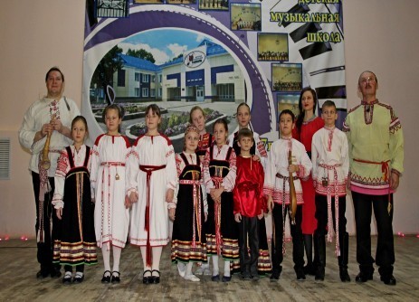 фольклорный коллектив музыкальной школы "Белый свет" , под руководством преподавателя Платонова Владимира Юрьевича фольклорный коллектив музыкальной школы "Белый свет" , под руководством преподавателя Платонова Владимира Юрьевича
