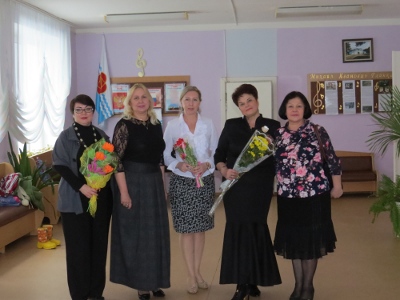 Преподаватели фортепианного отделения (слева направо) Богачёва Е.М., Сватова Н.В., Иванова Н.А., Драгун В.Н., Шутеева Т.Г. Преподаватели фортепианного отделения (слева направо) Богачёва Е.М., Сватова Н.В., Иванова Н.А., Драгун В.Н., Шутеева Т.Г.